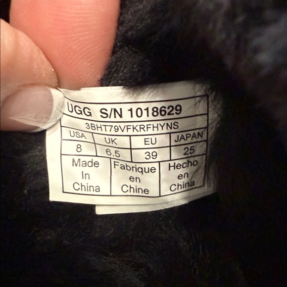 UGG Black Winter Boots with Shearling Lining - Picture 7 of 8